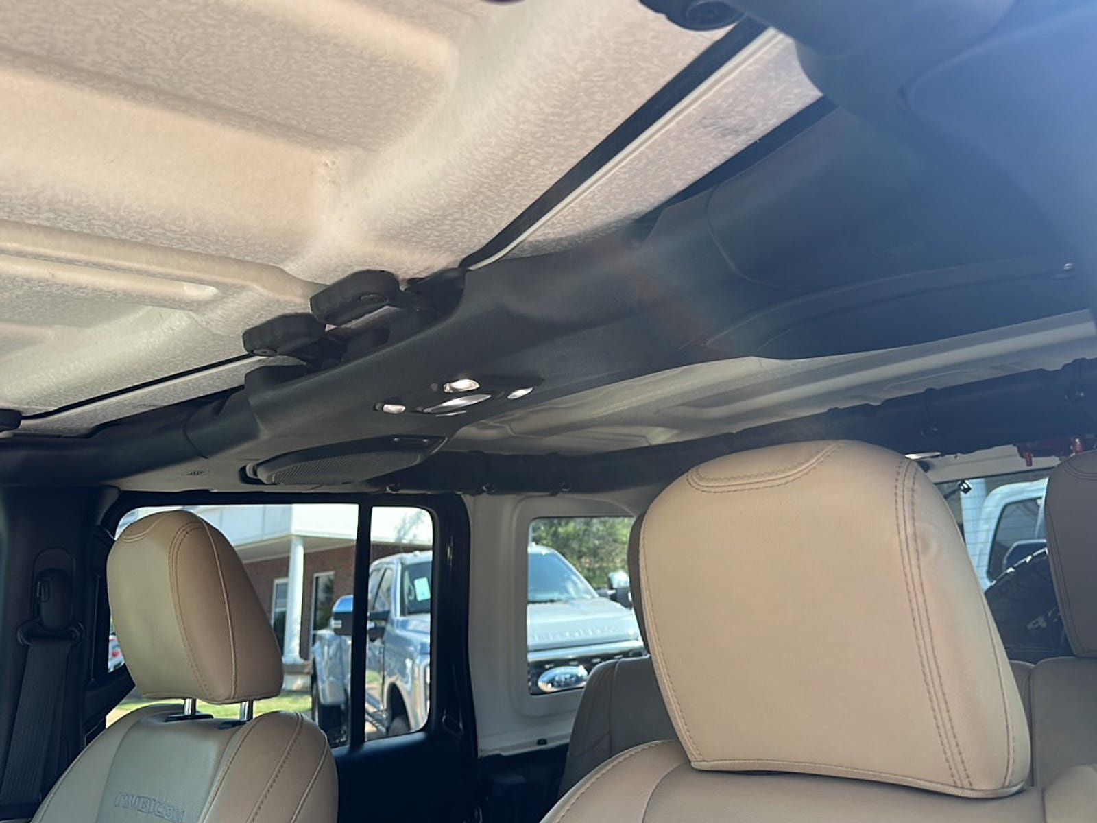Used 2018 Jeep Wrangler Unlimited Rubicon AWD/4WD image 32