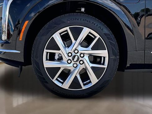 New 2026 Cadillac Optiq Luxury 2 RWD image 12