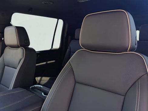 New 2026 GMC Yukon XL Elevation w/ LPO, Floor Liner Package RWD image 6