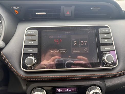 Used 2018 Nissan Kicks SR image 16