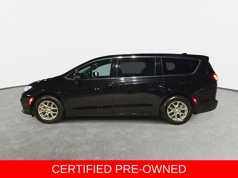 Used 2025 Chrysler Pacifica Select FWD image 8