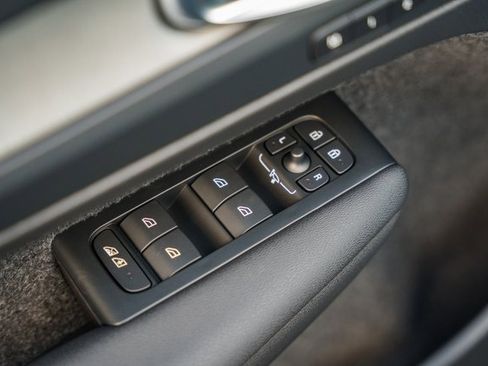 New 2026 Volvo XC40 B5 Ultra w/ Protection Package Premier image 39