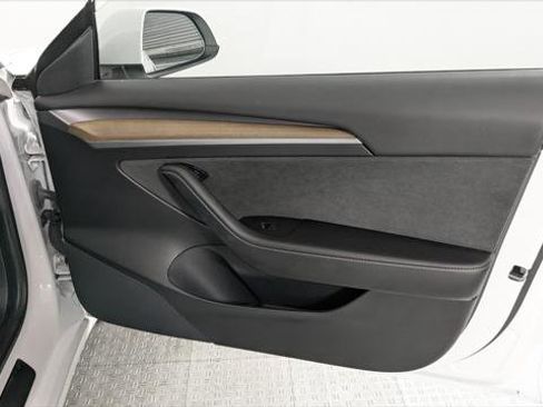 Used 2021 Tesla Model 3 Standard Range Plus image 21