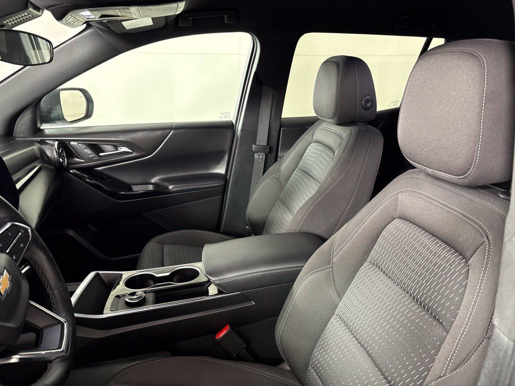 Certified 2026 Chevrolet Equinox LT FWD image 30