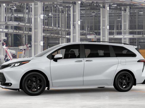 New 2026 Toyota Sienna XLE Woodland Edition AWD/4WD image 3