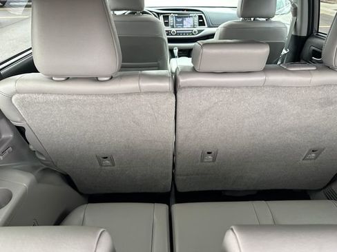 Used 2019 Toyota Highlander XLE image 14