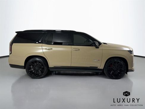Used 2023 Cadillac Escalade V w/ LPO, ONYX Package AWD/4WD image 5