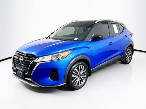 Used 2023 Nissan Kicks SV FWD image 3