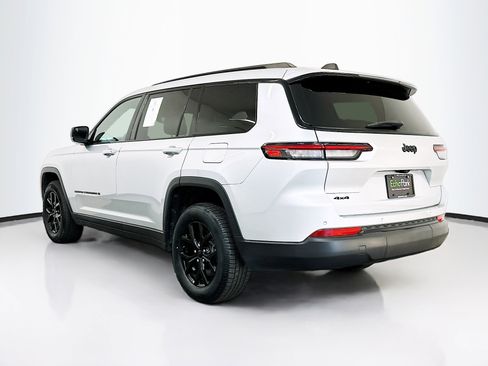 Used 2024 Jeep Grand Cherokee L Laredo image 5