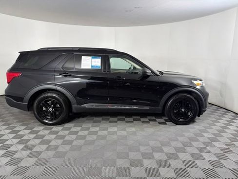 Used 2024 Ford Explorer XLT w/ Equipment Group 202A RWD image 10
