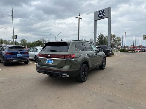 New 2026 Volkswagen Atlas SE FWD image 5