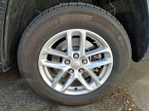 Used 2024 Jeep Grand Cherokee L Laredo w/ Luxury Tech Group I image 6