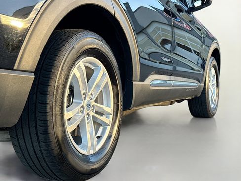 Certified 2023 Ford Explorer XLT w/ Equipment Group 202A image 15