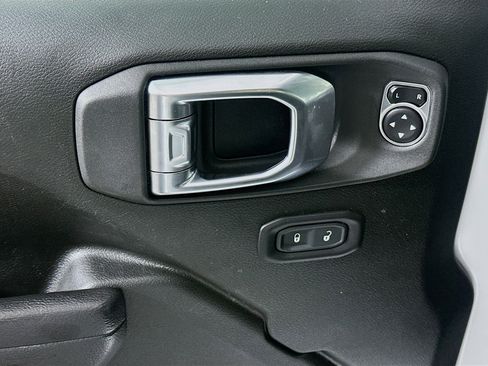 Used 2023 Jeep Wrangler Unlimited w/ Sun & Screen Package AWD/4WD image 15