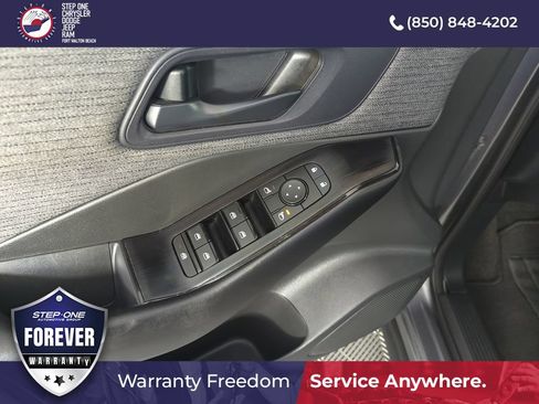 Used 2023 Nissan Rogue S FWD image 18