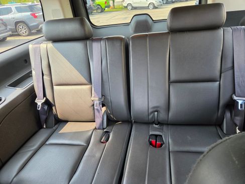 Used 2013 Cadillac Escalade ESV Luxury RWD image 11