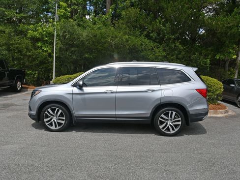 Used 2017 Honda Pilot Touring image 2