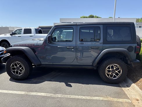 Used 2024 Jeep Wrangler Unlimited Rubicon AWD/4WD image 7