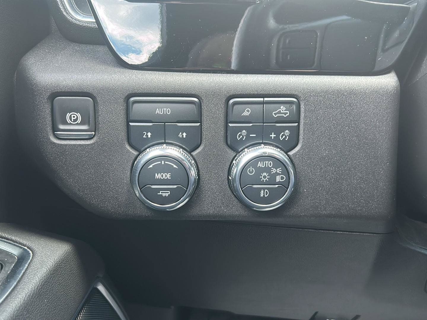 Certified 2025 GMC Sierra 1500 SLT AWD/4WD image 32