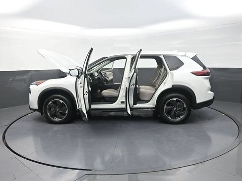 Used 2025 Nissan Rogue SV AWD/4WD image 42