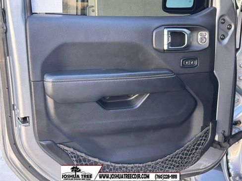 Used 2020 Jeep Wrangler Unlimited Sahara image 11