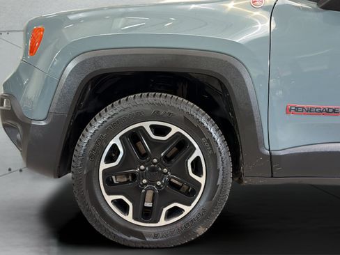 Used 2016 Jeep Renegade Trailhawk AWD/4WD image 36