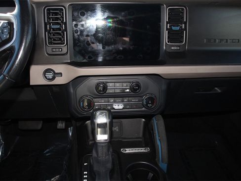 Used 2022 Ford Bronco Wildtrak image 15