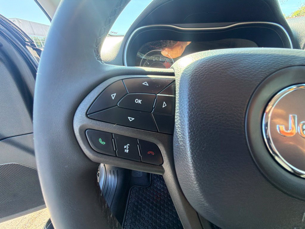 Used 2022 Jeep Cherokee Trailhawk AWD/4WD image 20
