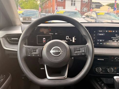 Used 2025 Nissan Kicks SV AWD/4WD image 18