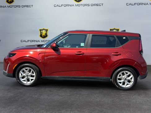 Used 2023 Kia Soul LX w/ LX Technology Package FWD image 2
