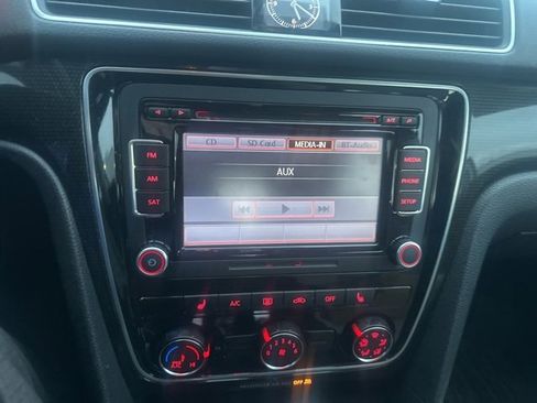 Used 2015 Volkswagen Passat 1.8T Sport image 10