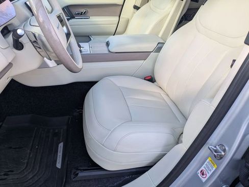 Used 2025 Land Rover Range Rover Long Wheelbase Autobiography image 12