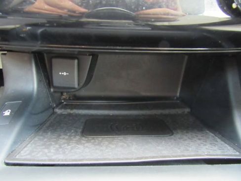 Used 2022 Jaguar E-PACE SE image 45