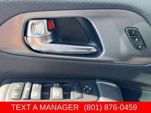 New 2026 Chrysler Pacifica Select FWD image 15