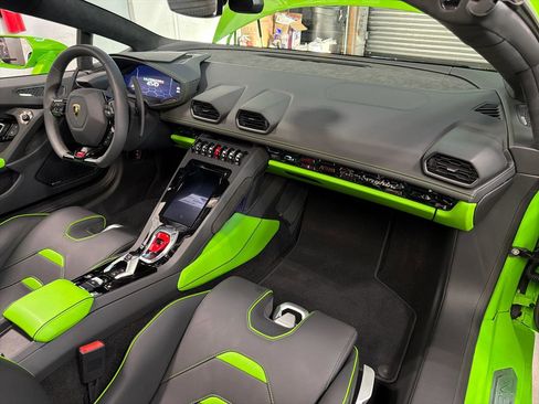 Used 2024 Lamborghini Huracan EVO image 19