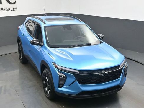 New 2026 Chevrolet Trax LT w/ Sunroof Package FWD image 25