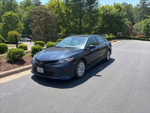 Used 2019 Toyota Camry LE w/ Carpet Mat Package FWD image 9