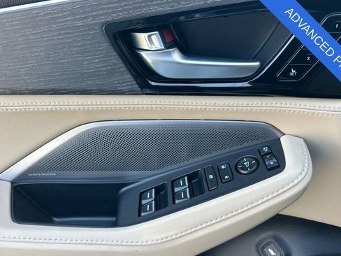Used 2025 Acura MDX SH-AWD w/ Advance Package image 11