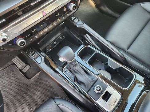 Used 2025 Kia Telluride S image 19