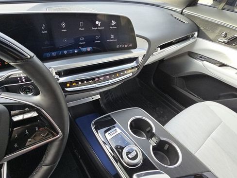 Used 2024 Cadillac Lyriq Sport image 30