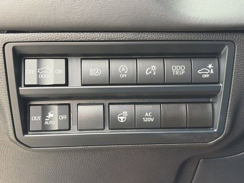 Used 2024 Toyota Tundra Platinum image 22