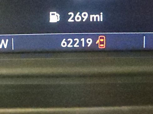 Used 2021 Chevrolet Tahoe LT w/ Luxury Package image 12