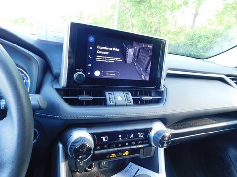 Used 2024 Toyota RAV4 XLE Premium image 9