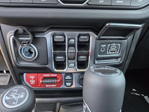 New 2025 Jeep Gladiator Rubicon image 14