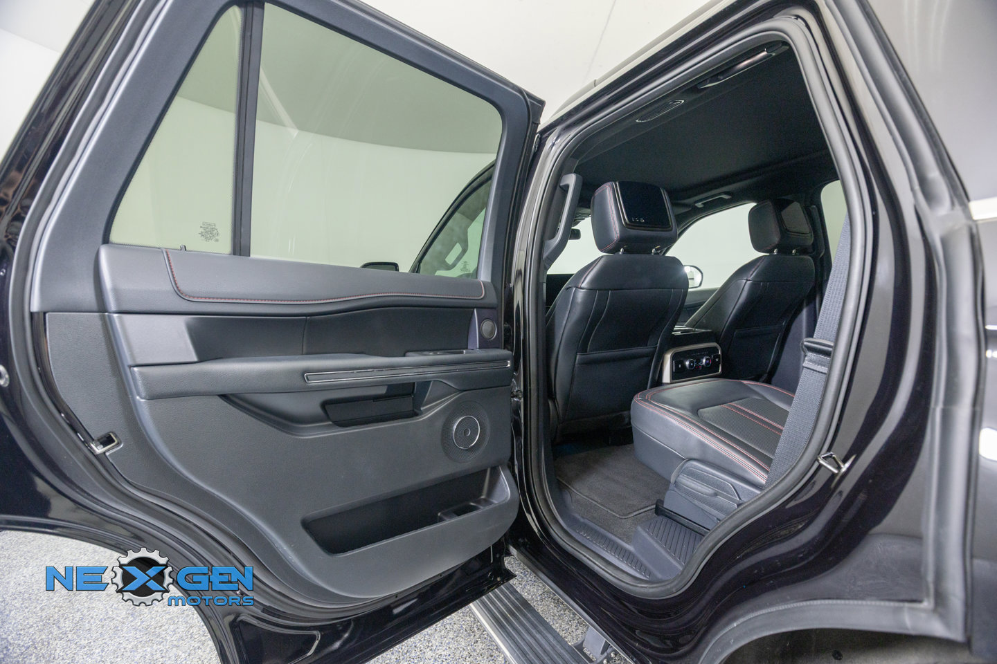 Used 2024 Ford Expedition Limited AWD/4WD image 28