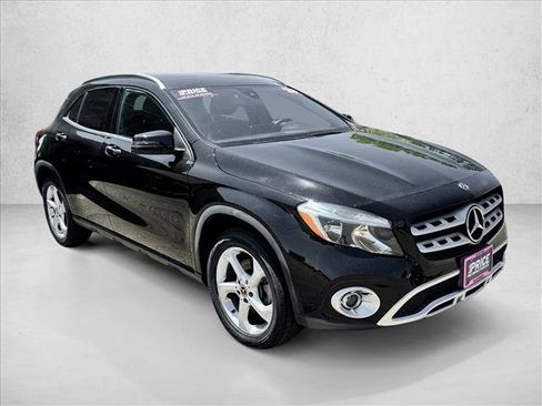 Used 2020 Mercedes-Benz GLA 250 4MATIC w/ Premium Package image 2