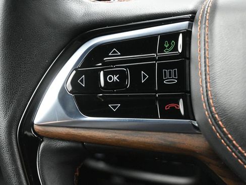 Used 2023 Jeep Grand Cherokee L Summit w/ High Altitude Package AWD/4WD image 8