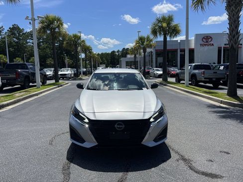 Used 2024 Nissan Altima 2.5 SV AWD/4WD image 3
