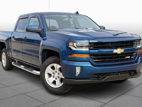 Used 2018 Chevrolet Silverado 1500 LT w/ Texas Edition image 2