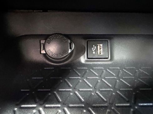Used 2024 Toyota RAV4 XLE AWD/4WD image 25